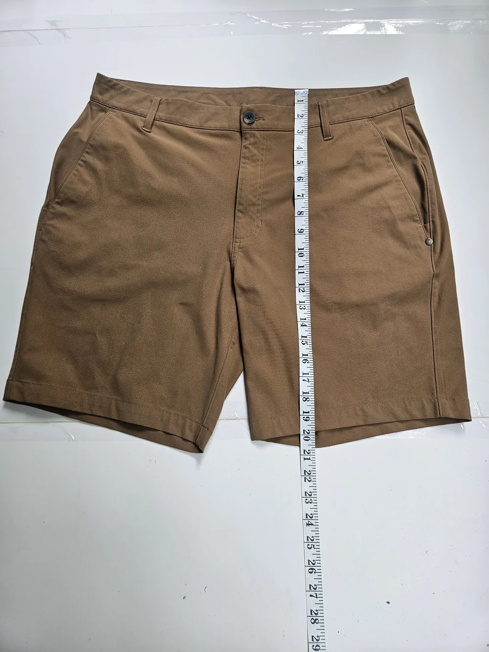 Vuori Men's Camel Tan Performance Casual Golf Shorts Size 36 Zip Pocket